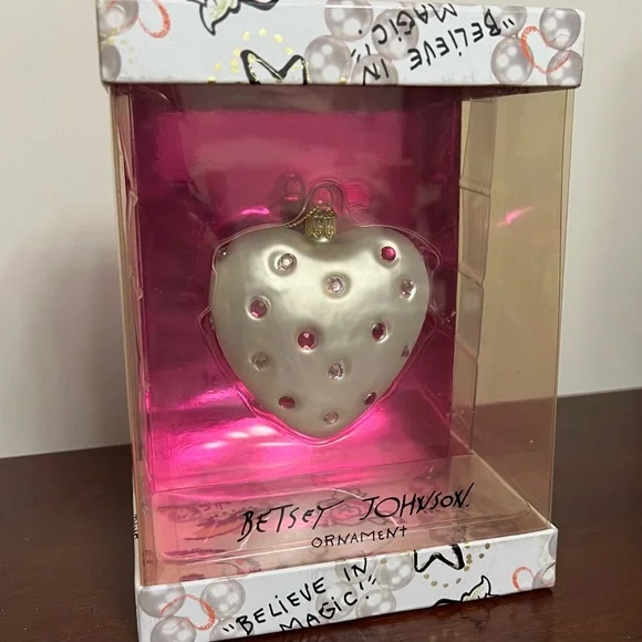Betsey Johnson beaded heart Christmas or Valentine’s Day ornament white & pink - Picture 8 of 13